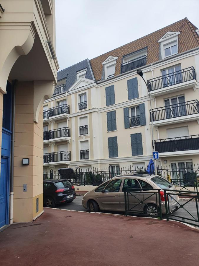 Le Baron Apartment Le Blanc-Mesnil Bagian luar foto